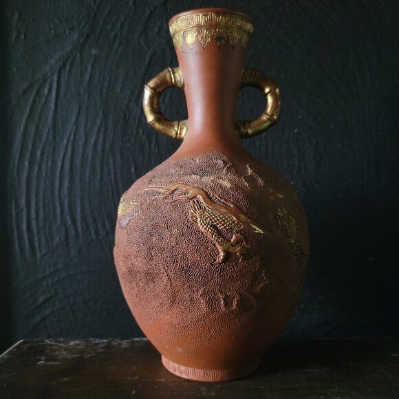 Vintage Tokoname Japanese Redware Vase With Dragon In Clouds Design Gold Accents - Picture 3 of 11
